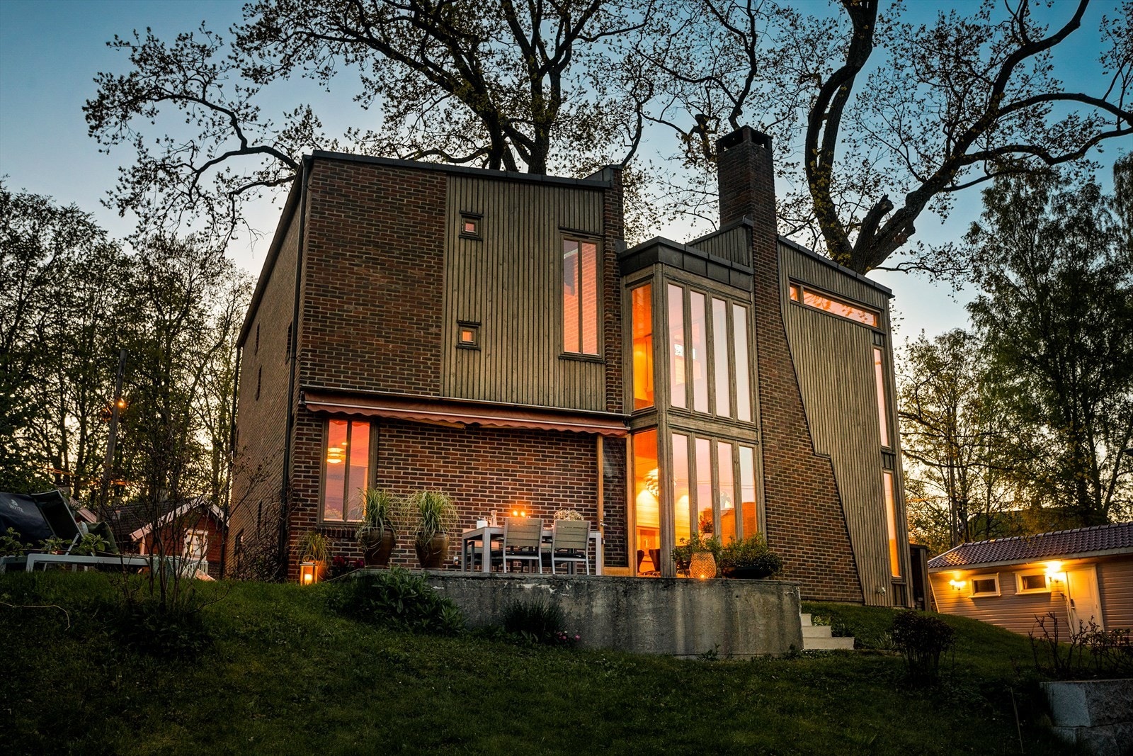 Kveldsstemning i Ustvedts vei 8B. Galleribilde