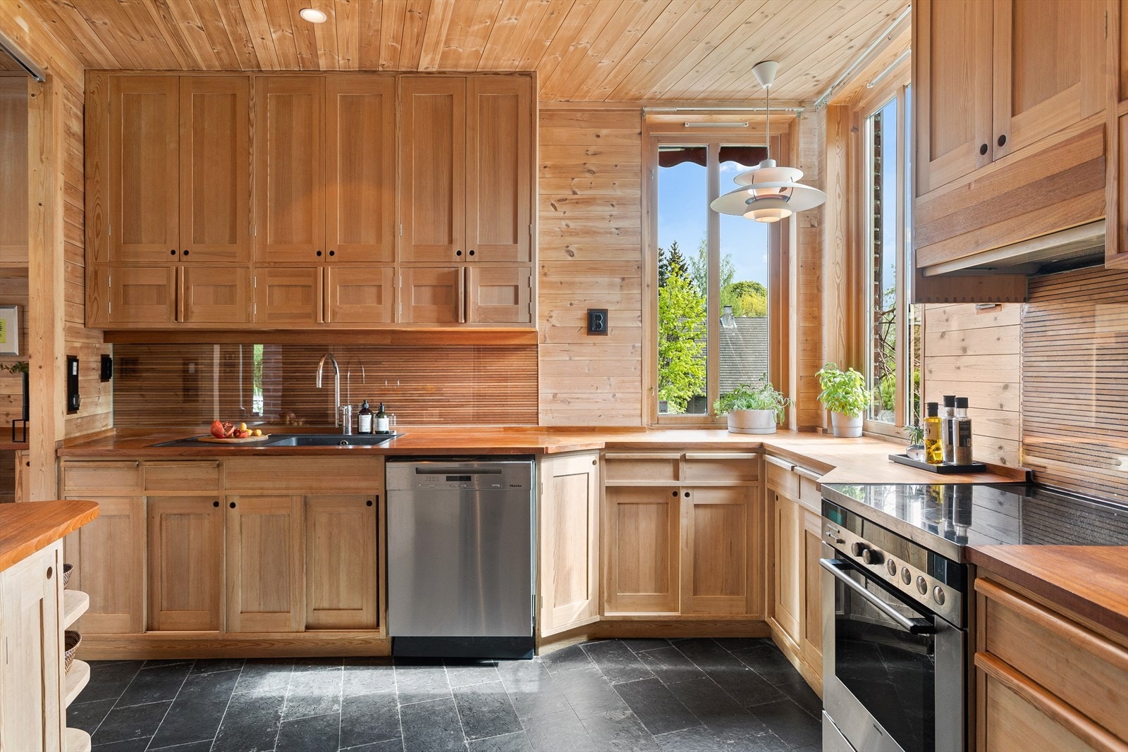 Nisje for oppvaskmaskin, komfyr og kjøleskap. Galleribilde