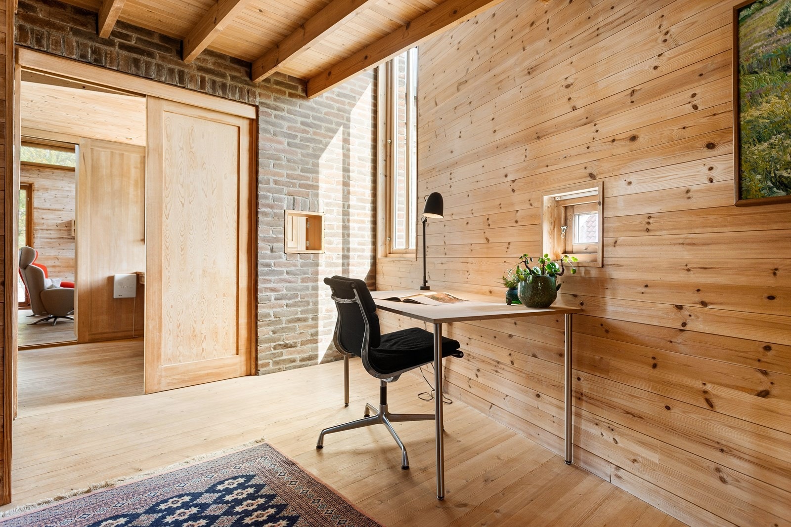 Soverom 2 med arkitekttegnet hems - Arealeffektiv og spennende for barn. Galleribilde