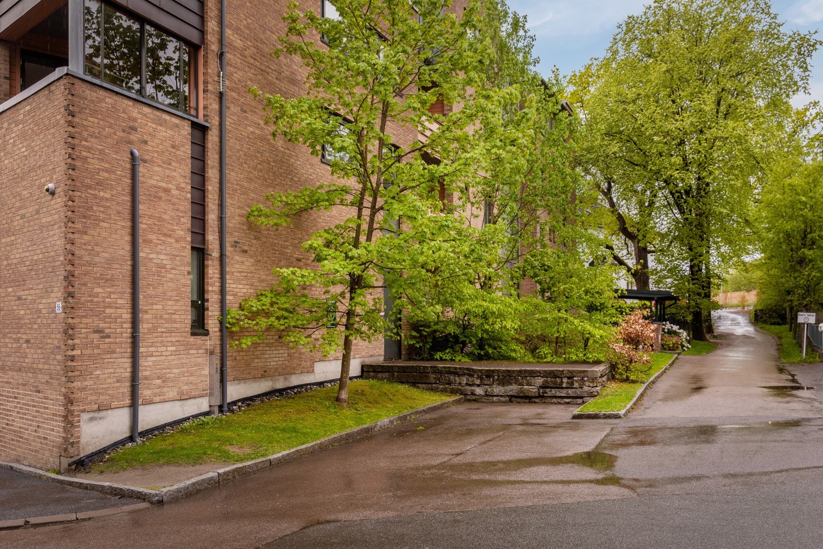 Eiendommen ligger i et attraktivt og rolig boligområde på eksklusive Vinderen. Galleribilde