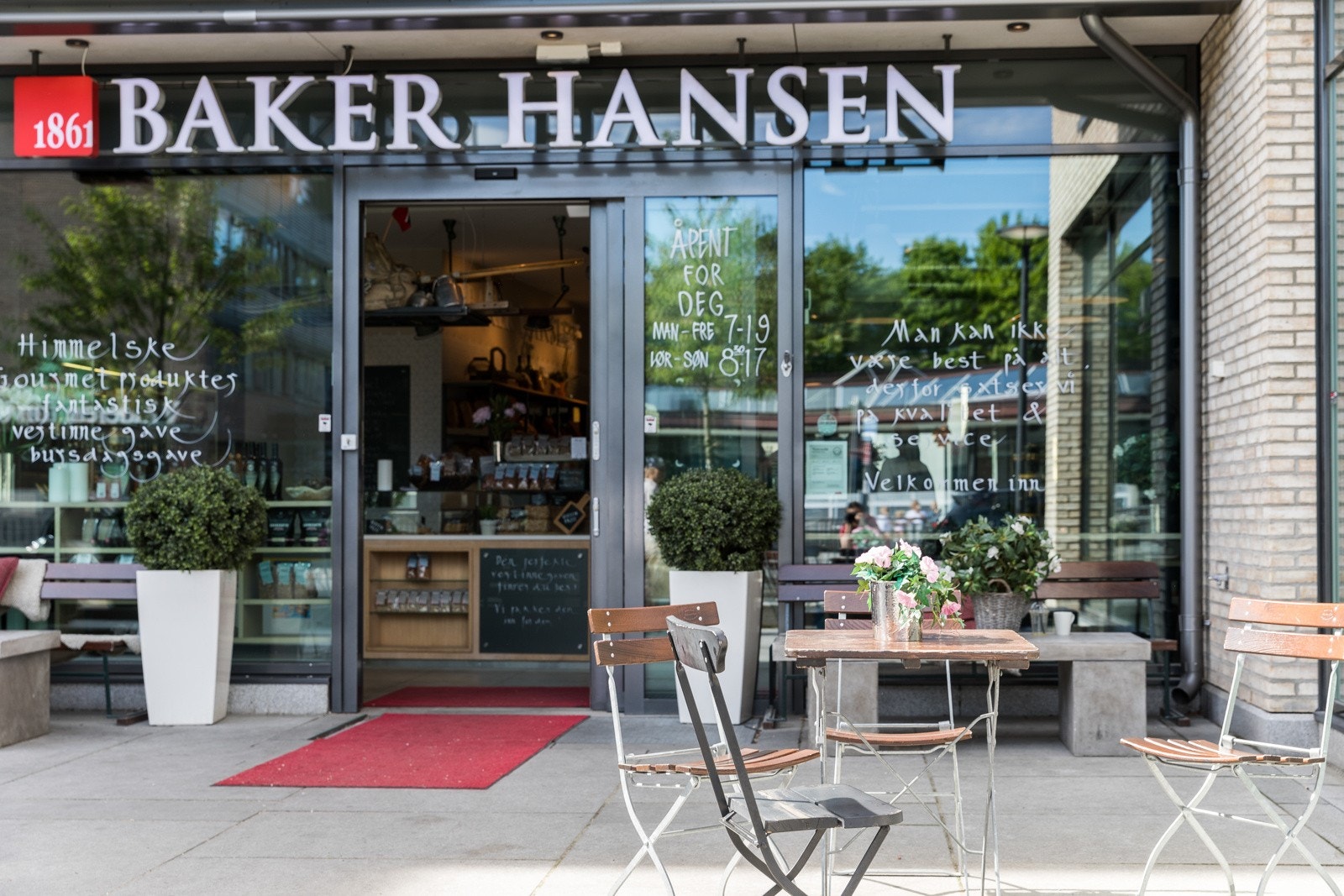 Baker Hansen Vinderen. Ønsker man tur og rekreasjon, er det kun 5 min gange til marka samt 10 min til Frognerparken med attraktive parkområder. Galleribilde