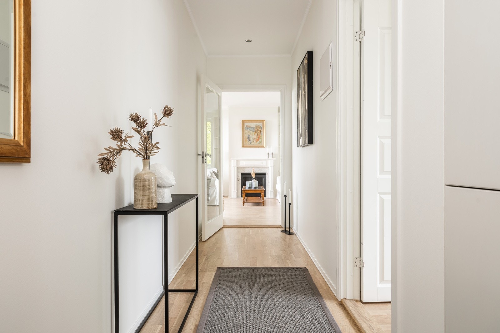 Leiligheten har en innbydende entré som gir et godt og riktig førsteinntrykk. Galleribilde