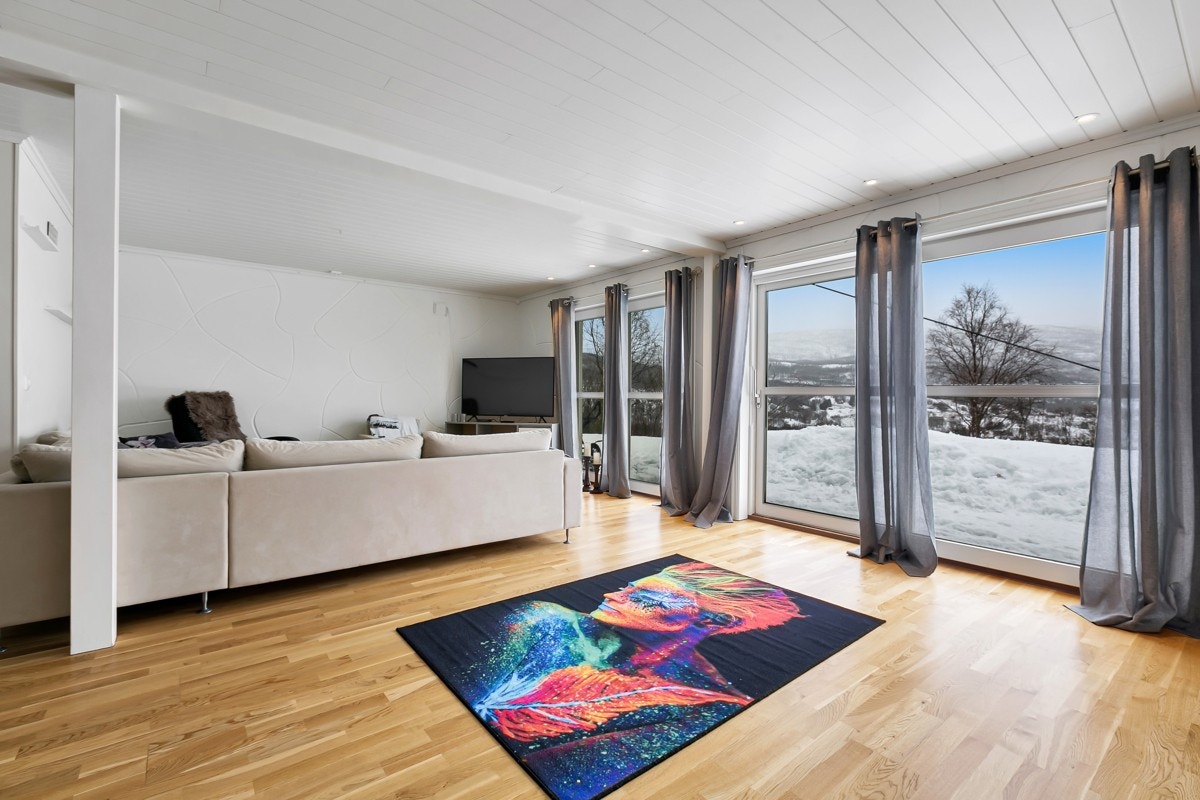 Store, fine vindu som gir fint lysinnslipp Galleribilde