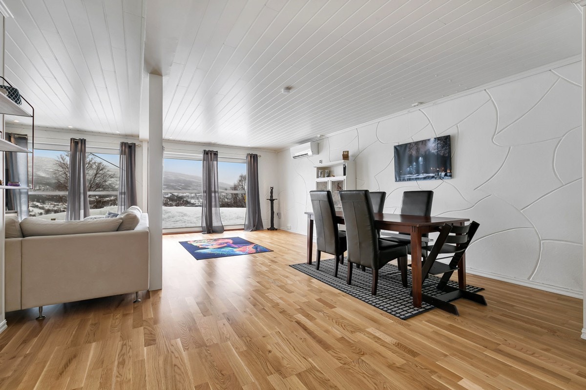 God plass til spisestue Galleribilde