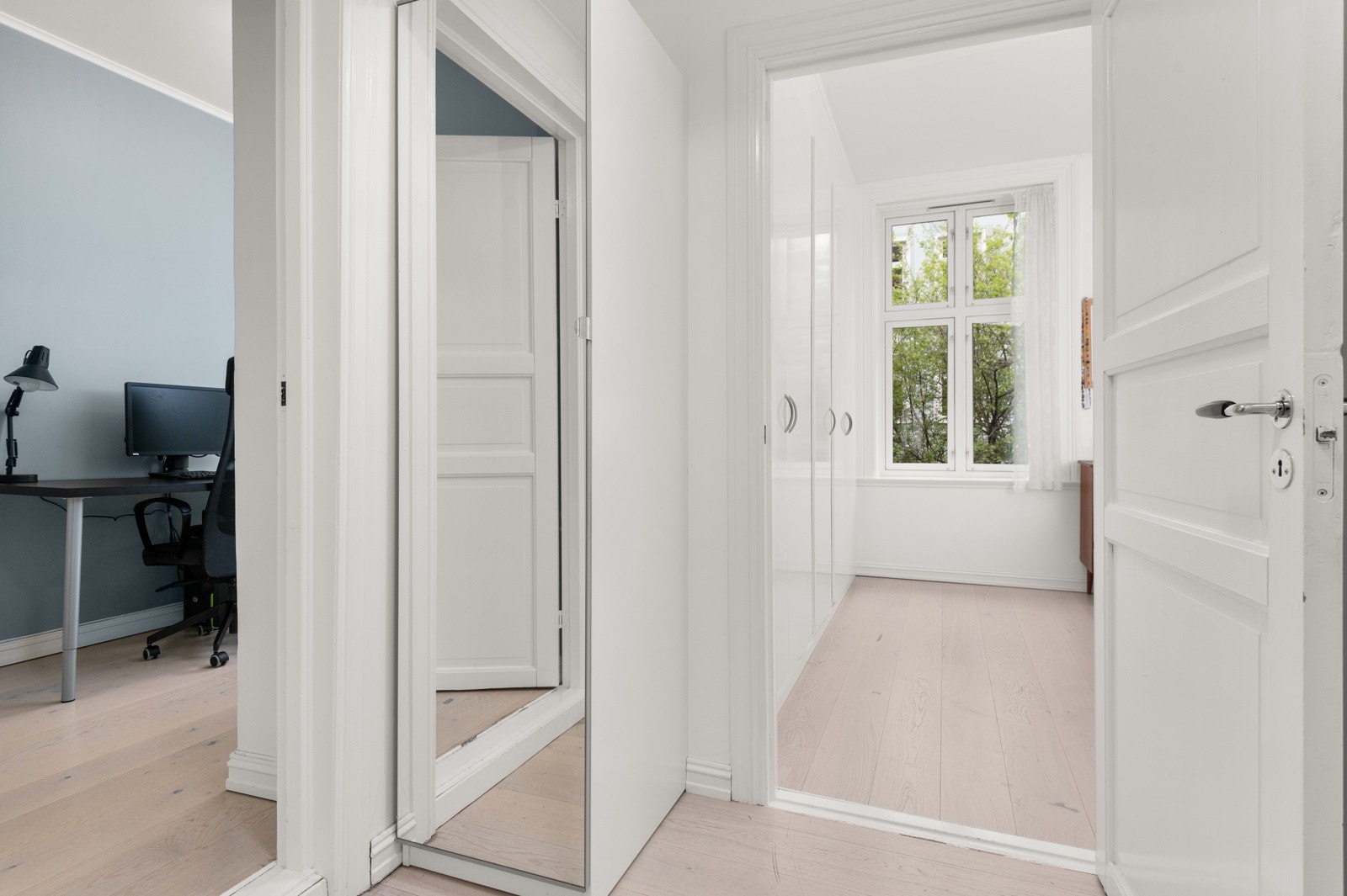 Oppbevaringsplass i gang Galleribilde