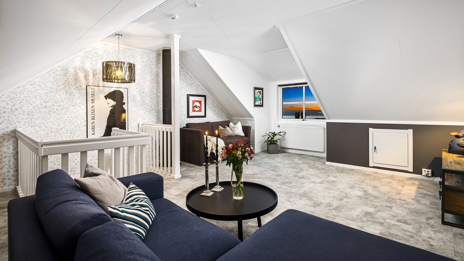 Loftet er opprinnelig byggemeldt som "innredbart rom", men er i dag innredet som loftstue Galleribilde