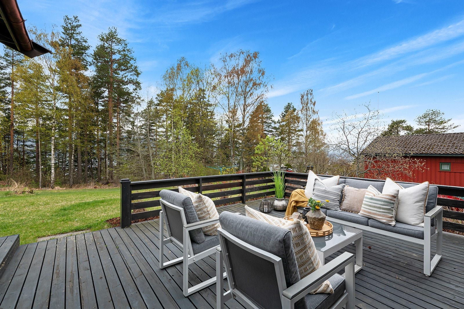 Terrassen er solrik og usjenert. Galleribilde