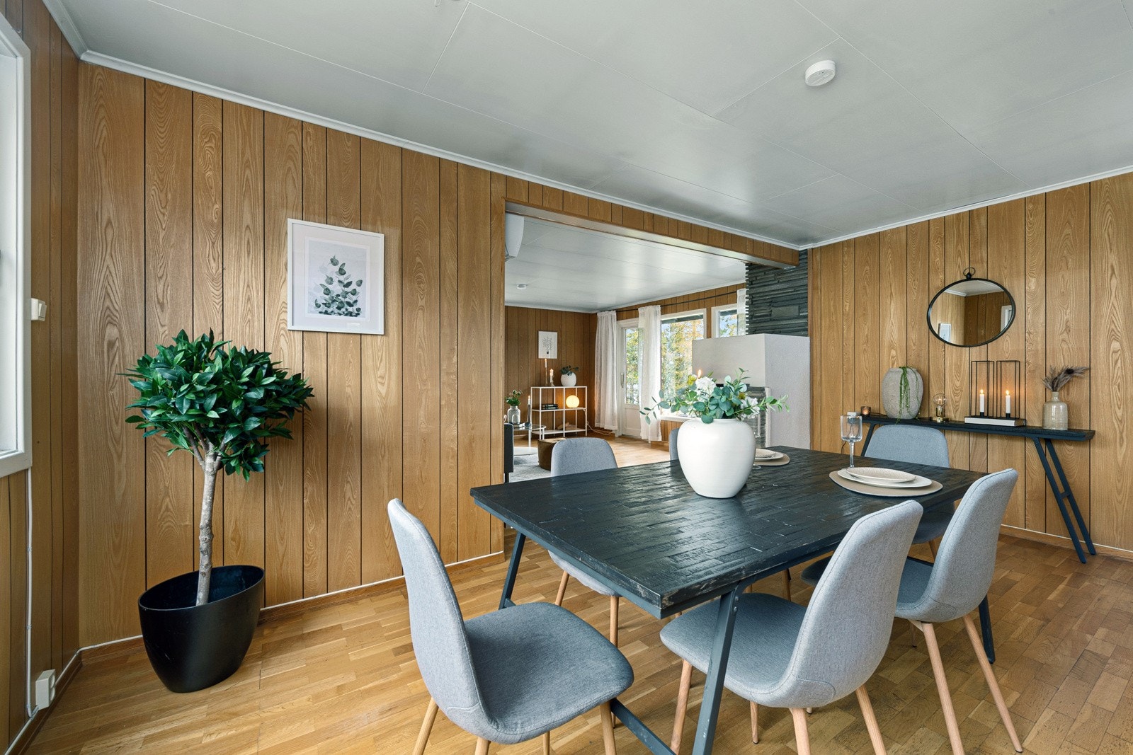 Det gode arealet gir plass til spisebord. Galleribilde