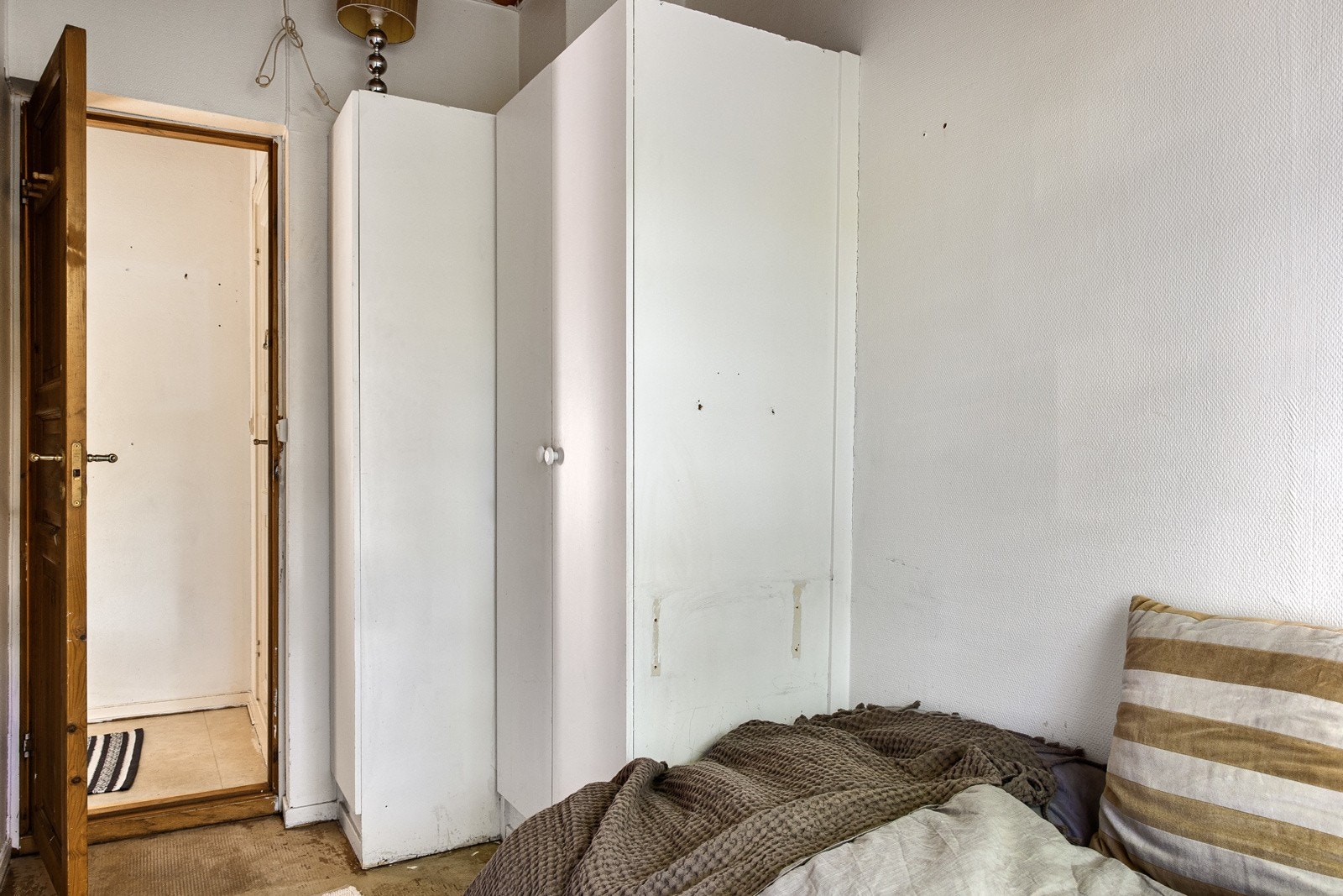 Plass til garderobeløsning på soverom. Galleribilde