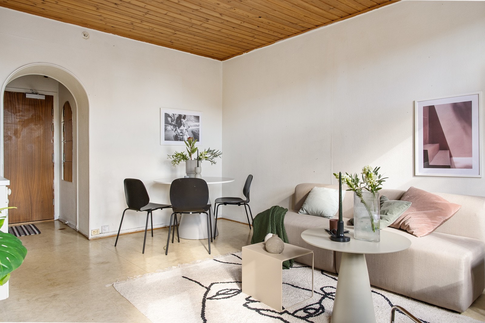 Enkelt å innrede leiligheten med store, fine soner - svært fin løsning og store rom. Galleribilde