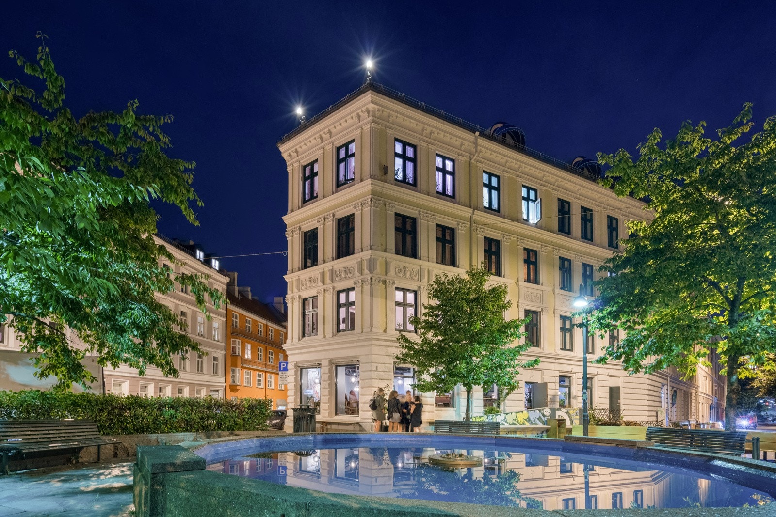 Sørli Plass på Tøyen med restaurant og kulturliv. Galleribilde