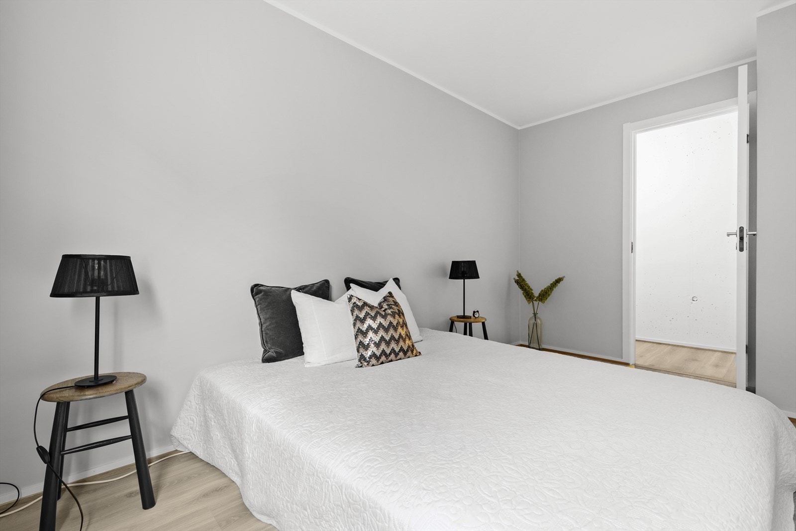 Hovedsoverom med innvendig bod/walk-in closet Galleribilde