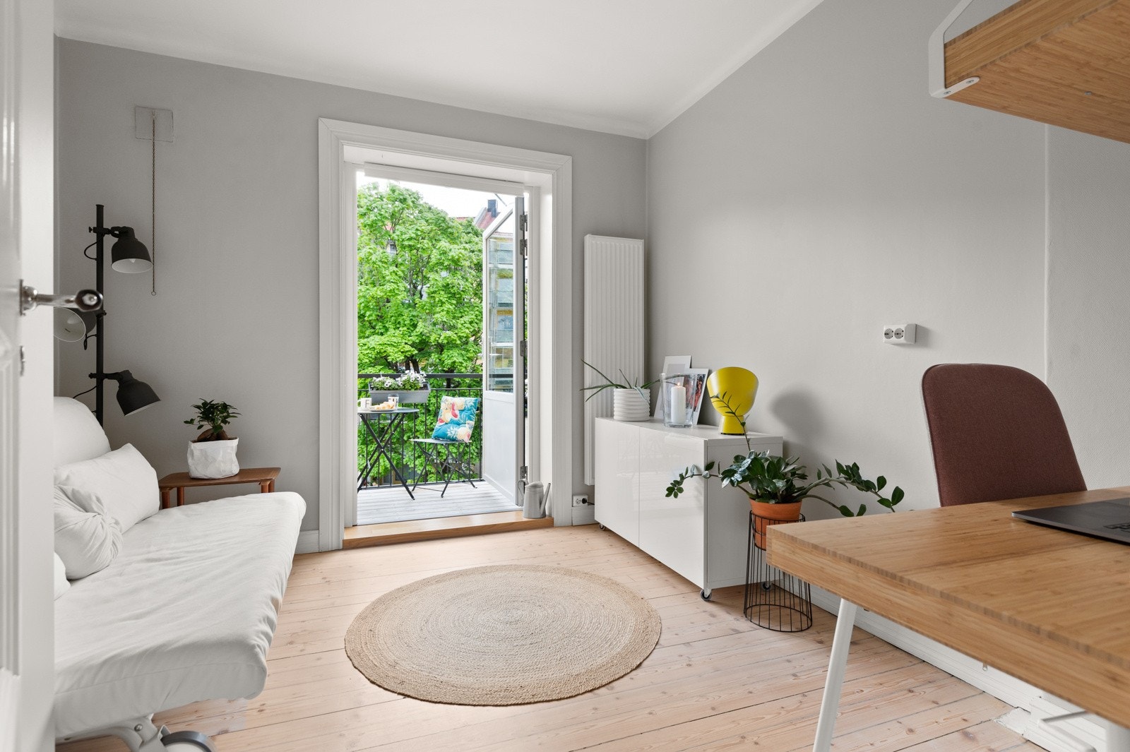 Soverom 2: Dette er også et flott soverom som egner seg ypperlig som f.eks. barnerom, gjesteværelse eller hjemmekontor - alt etter ønske og behov! Galleribilde