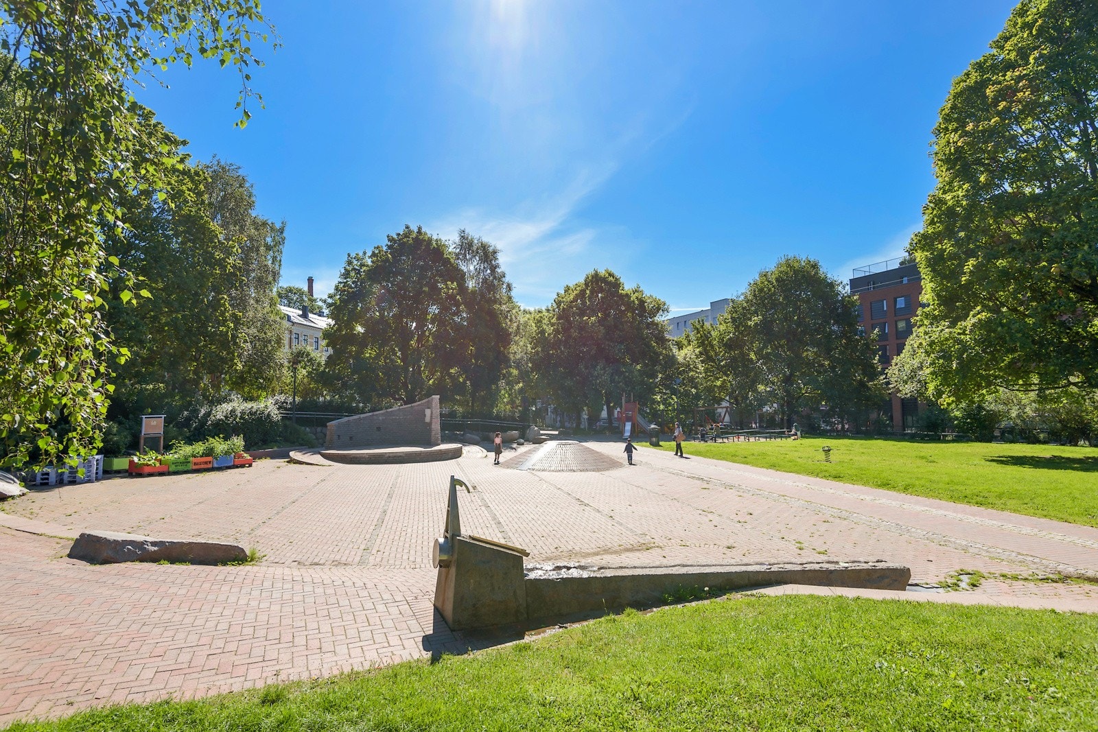 Sommerfrydhagen park ligger rett overfor leiligheten. Galleribilde