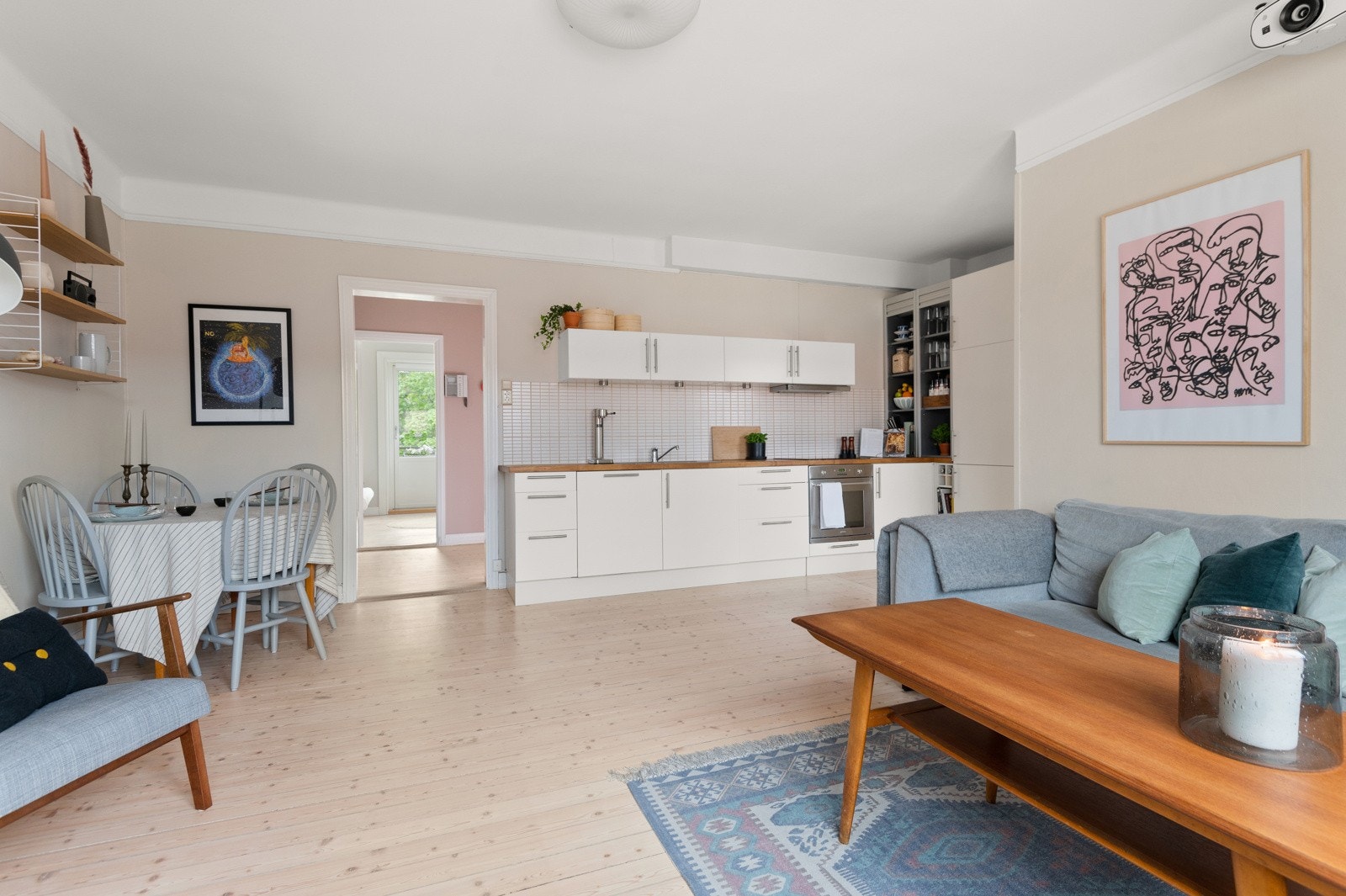 Leiligheten er gjennomgående og har en arealeffektiv planløsning med god størrelse på alle rom! Galleribilde