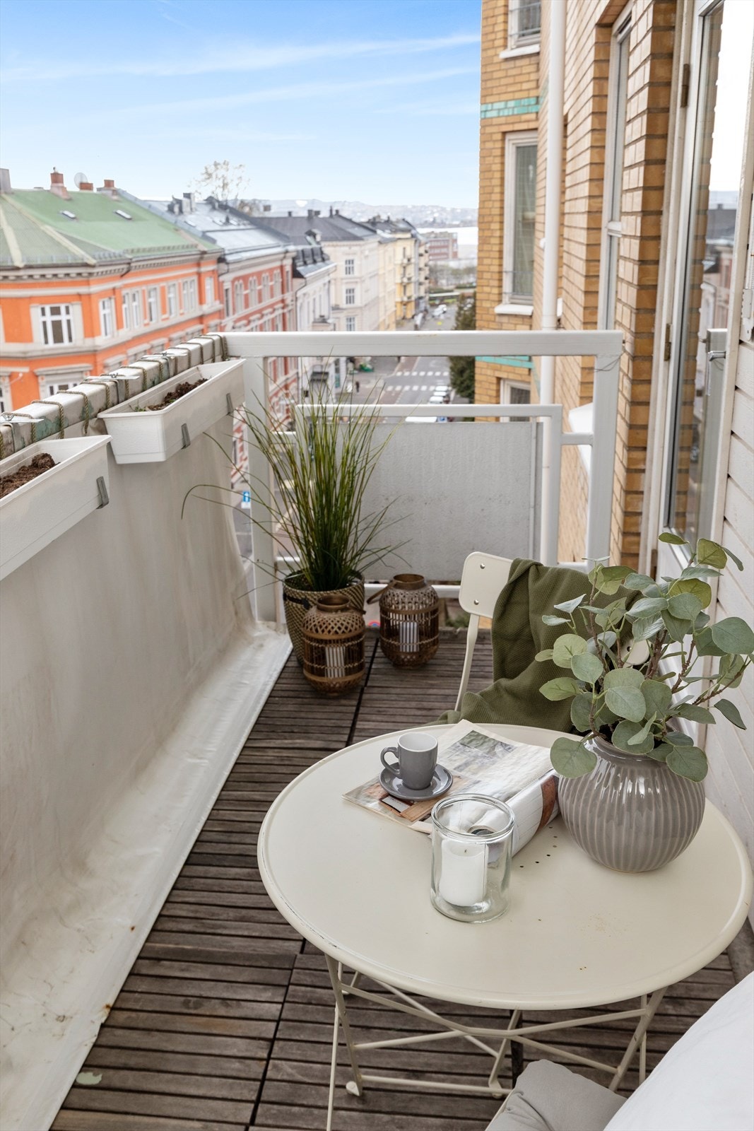 Balkong med plass til utemøbler. Galleribilde