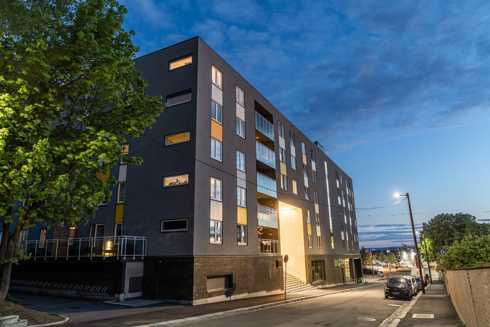 Det er svært praktisk med dagligvarebutikk (Kiwi) i samme bygg. Galleribilde