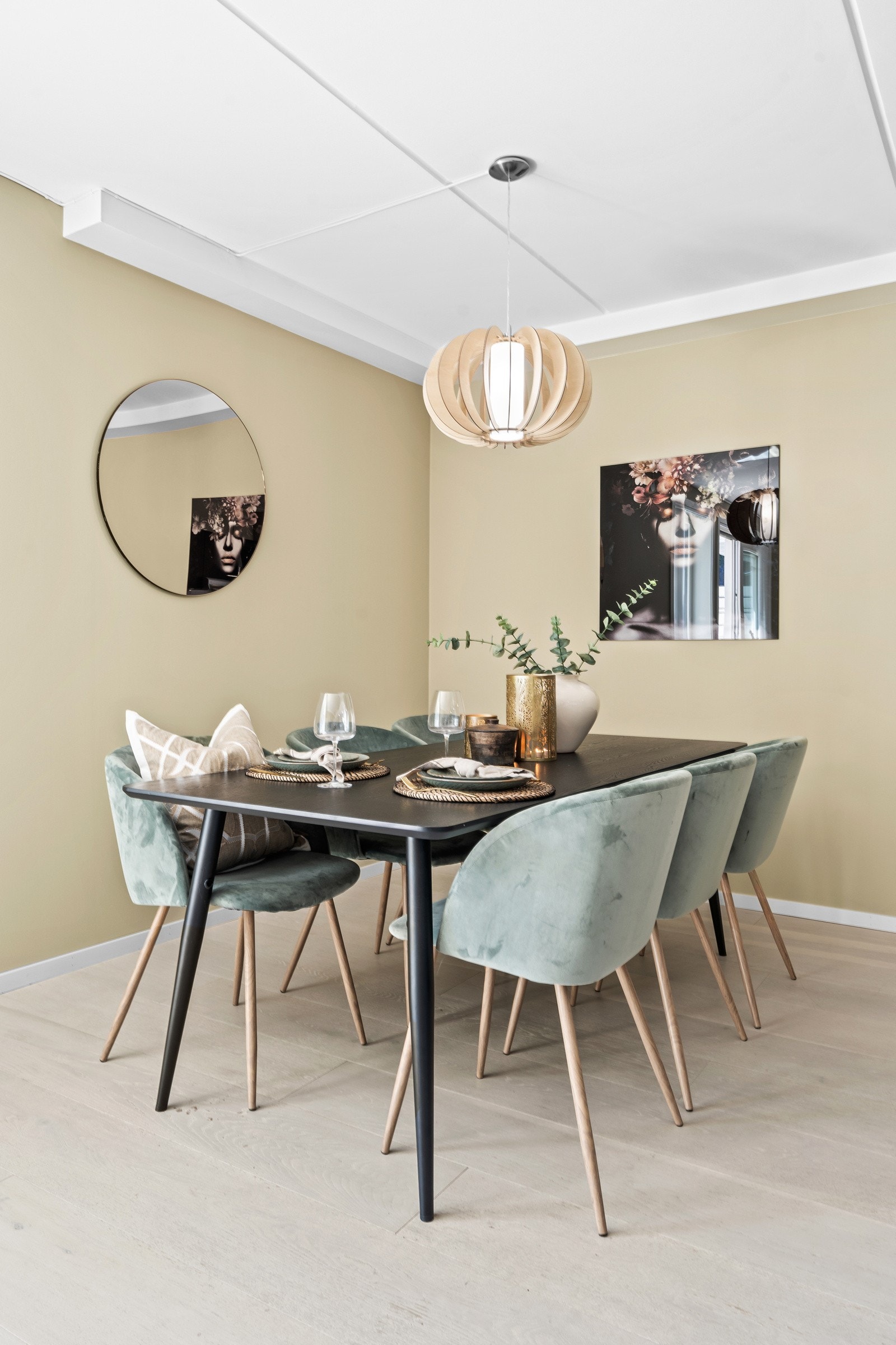 Det er god plass til en spisegruppe. Galleribilde