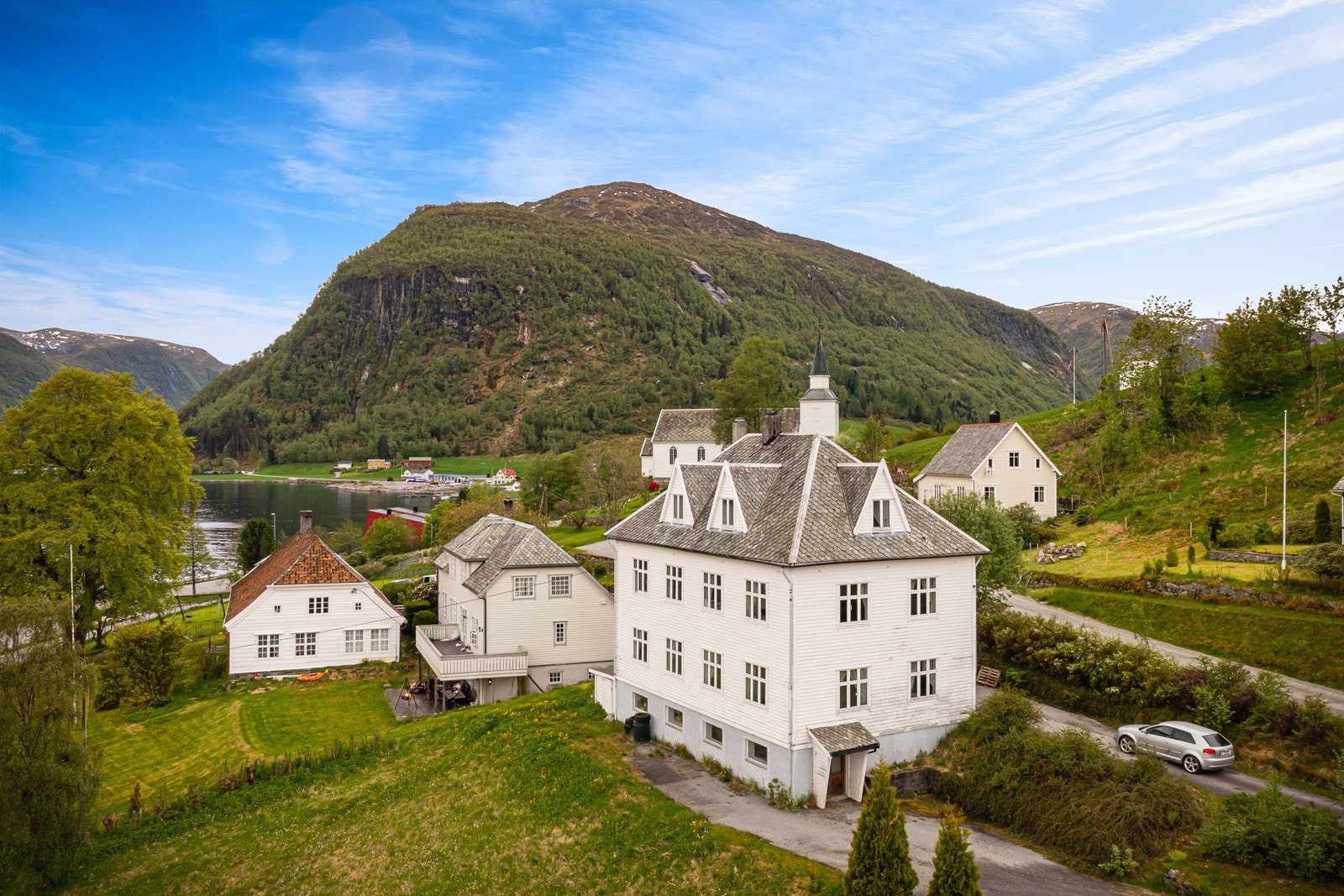 Unik eigedom plassert i naturskjønne omgivelsar. Galleribilde