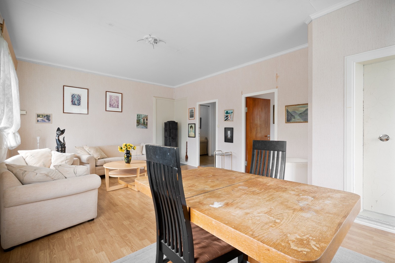 Fra stova er det adkomst til soverom. Galleribilde