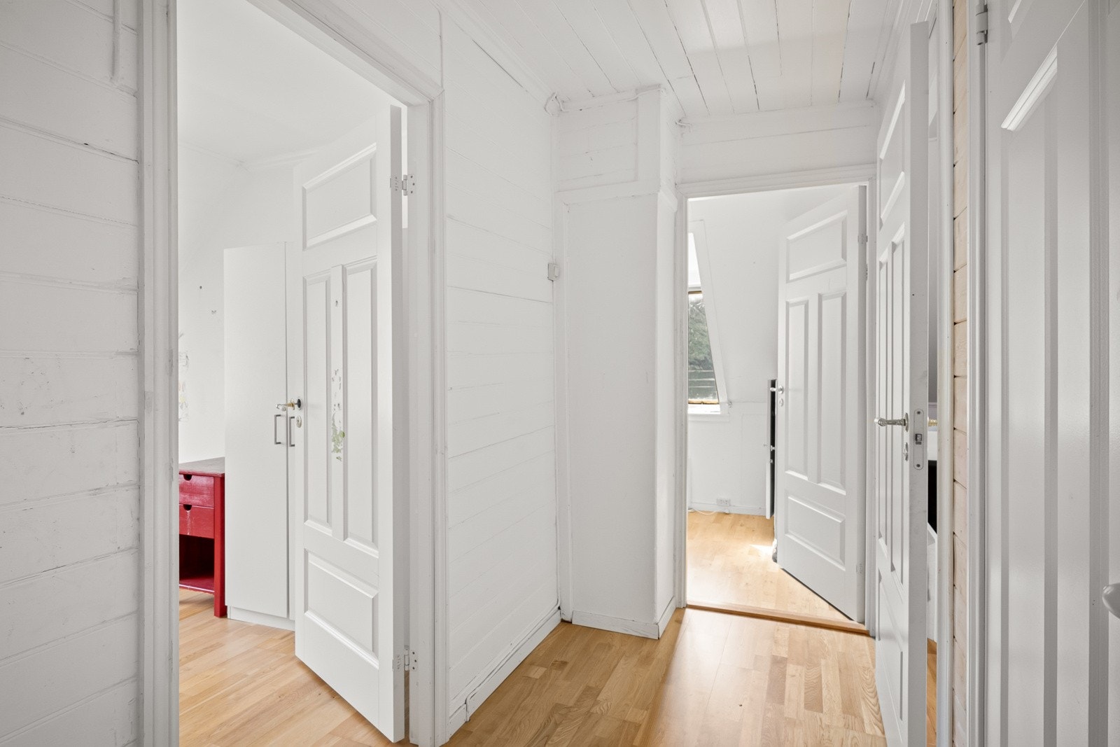 Her er det to soverom, sovealkove, bod og opphaldsrom. Galleribilde