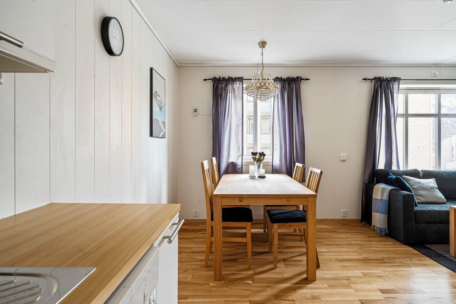 Størrelsen på leiligheten gir god plass til spisebord