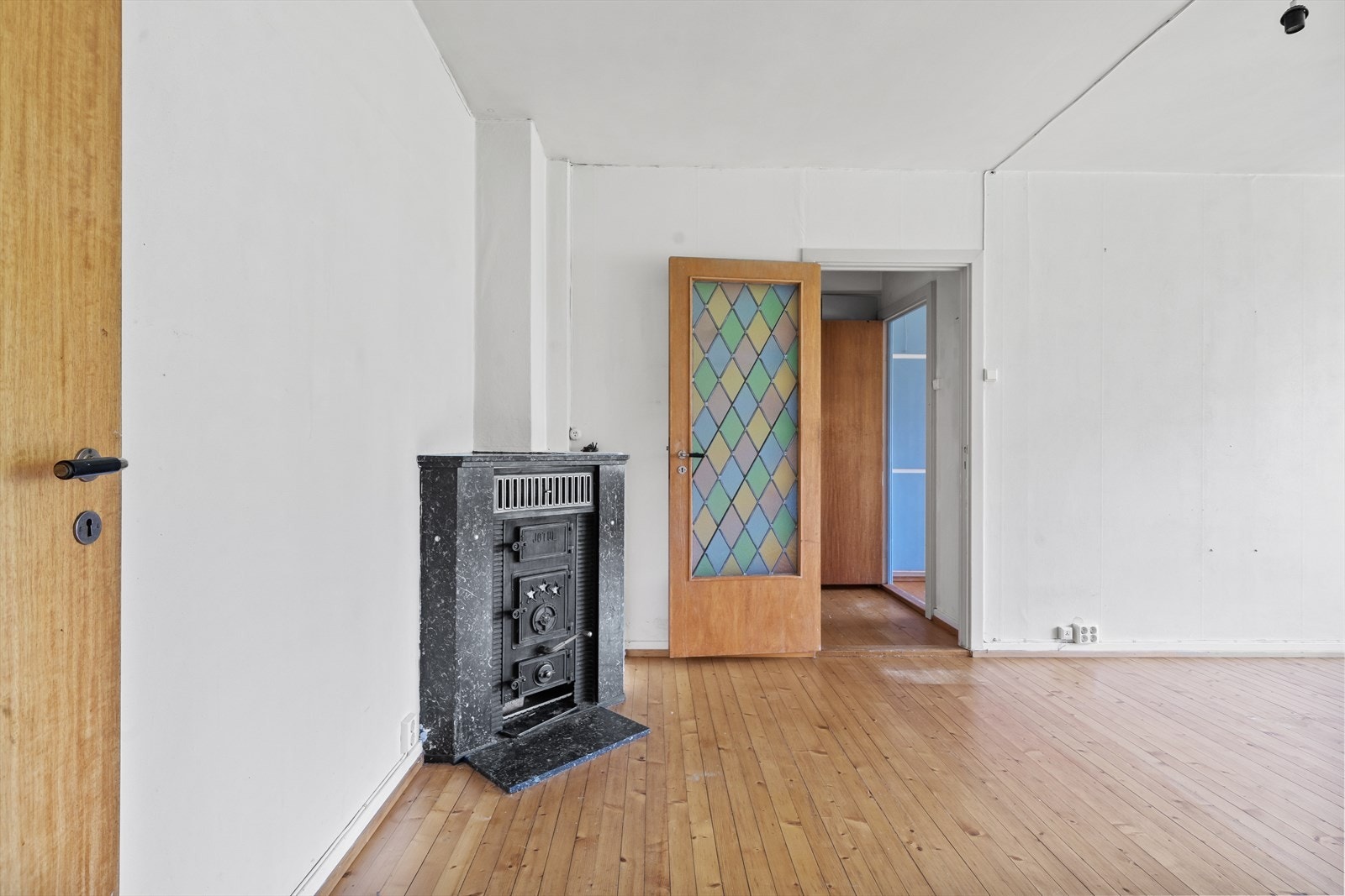 Stue med vedkamin Galleribilde