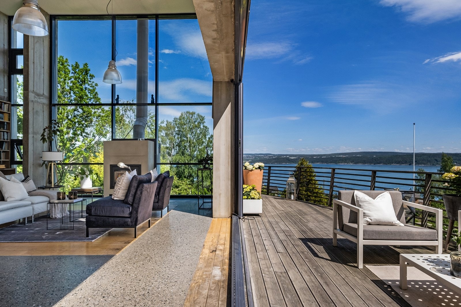 Herlig sørvendt terrasse på ca. 35 m² Galleribilde