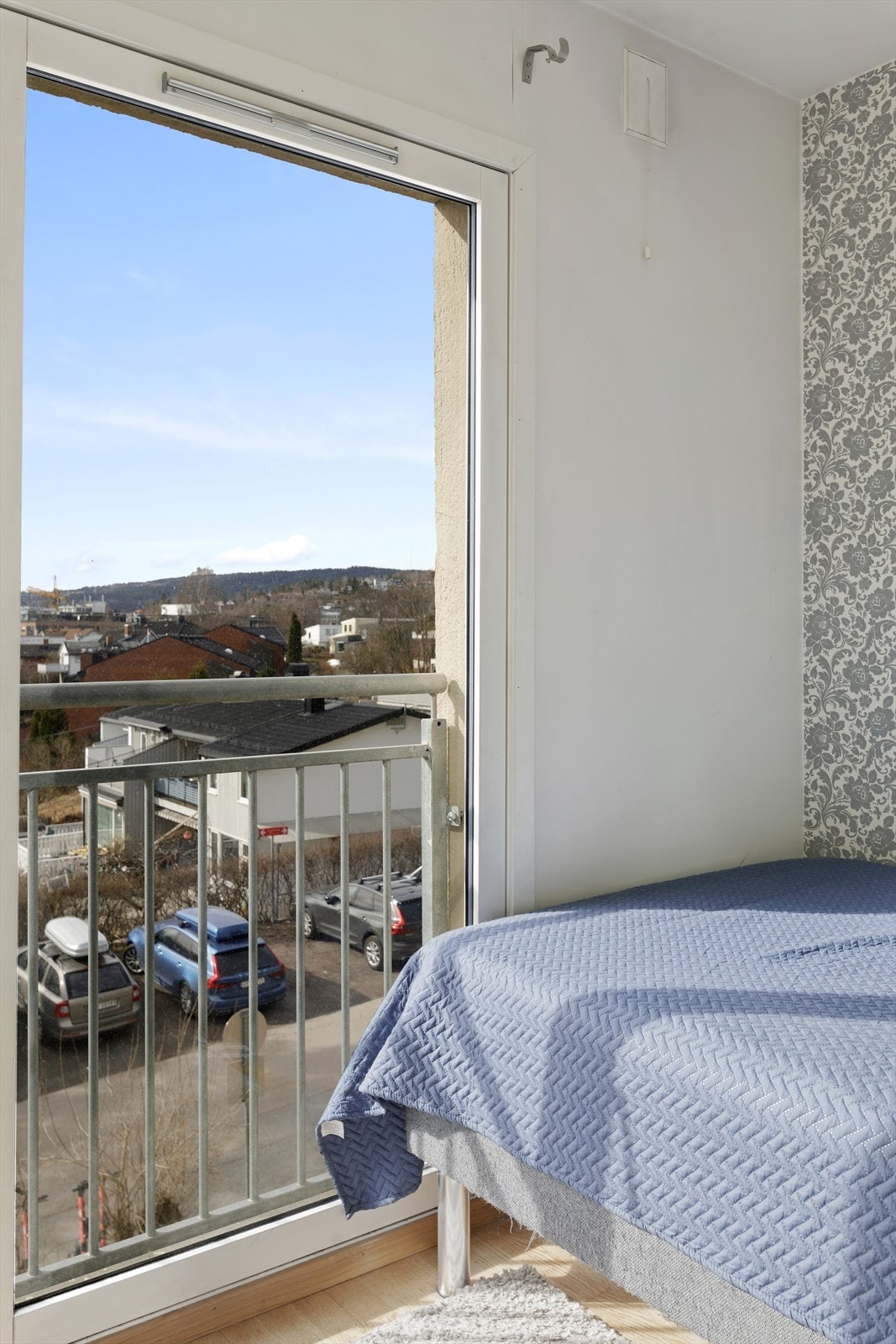 Soverommet har god utsikt i retning Holmenkollåsen. Galleribilde