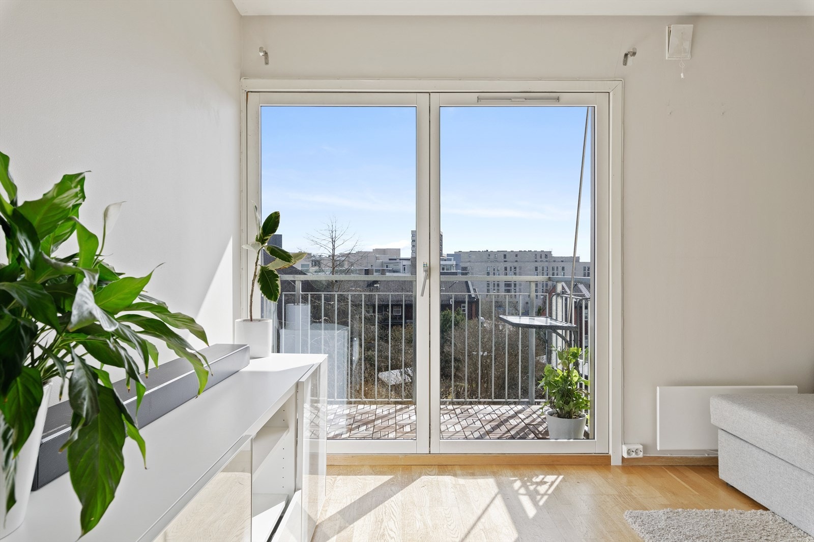 Fra stuen er det direkte utgang til balkongen. Galleribilde