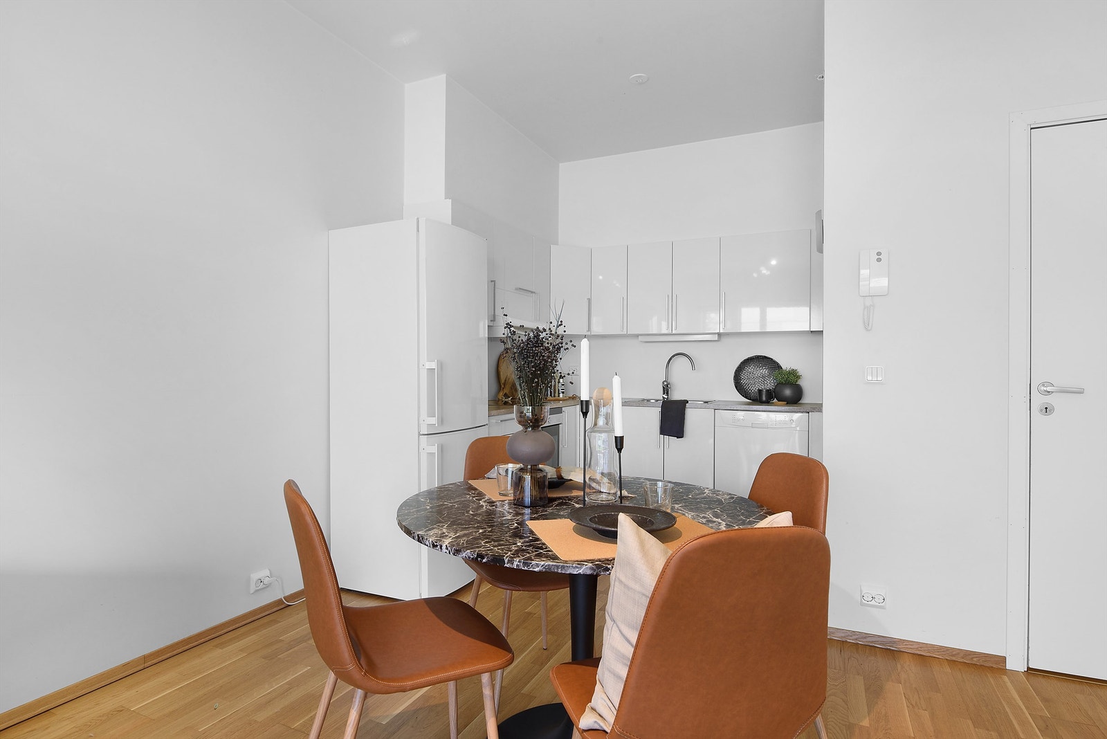 Kjøkken/spiseplass. Galleribilde