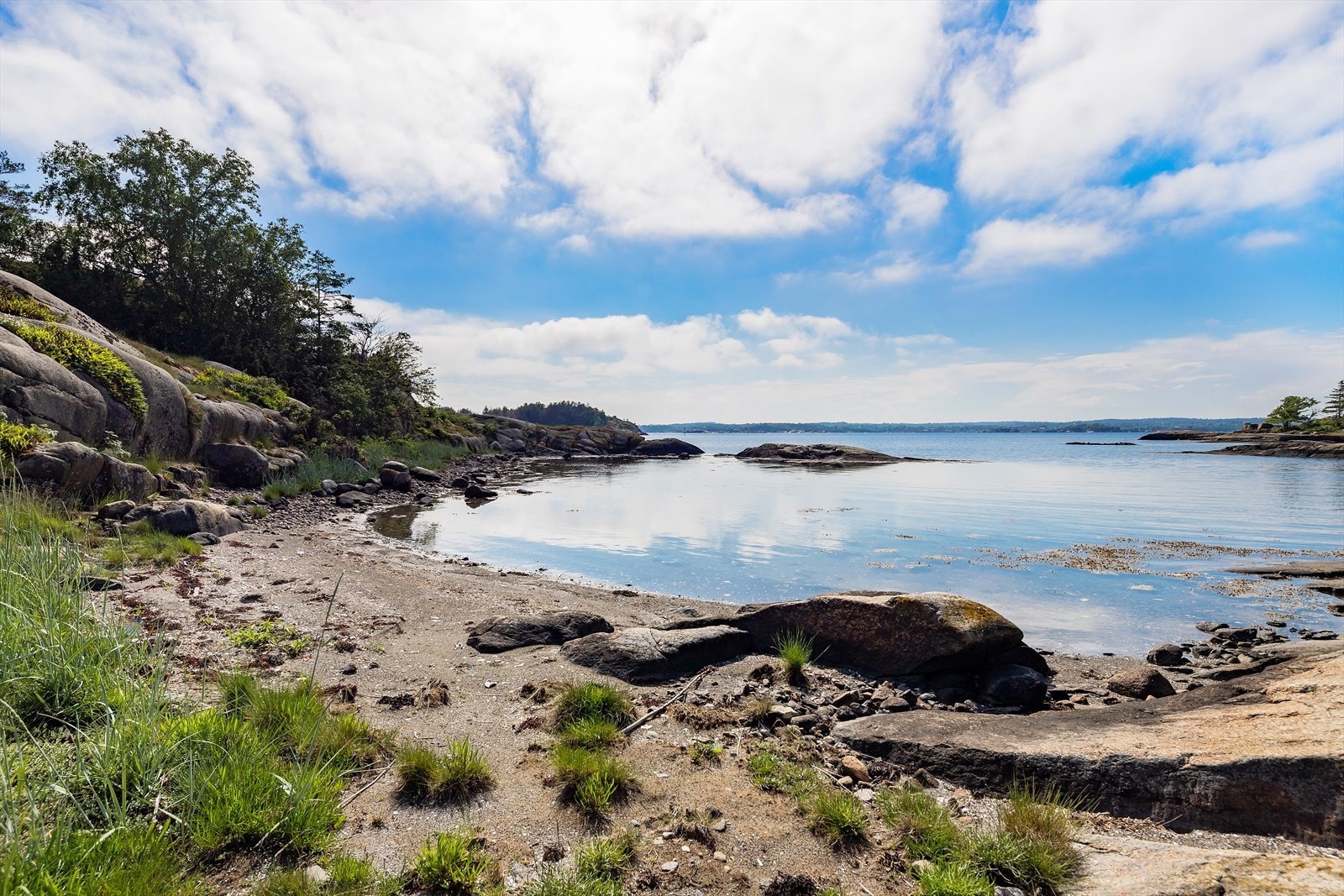 Her kan det nytes panoramautsikt over båtlivet, inn mot Buerøya og ut mot ytterste del av Sandefjordsfjorden. Galleribilde