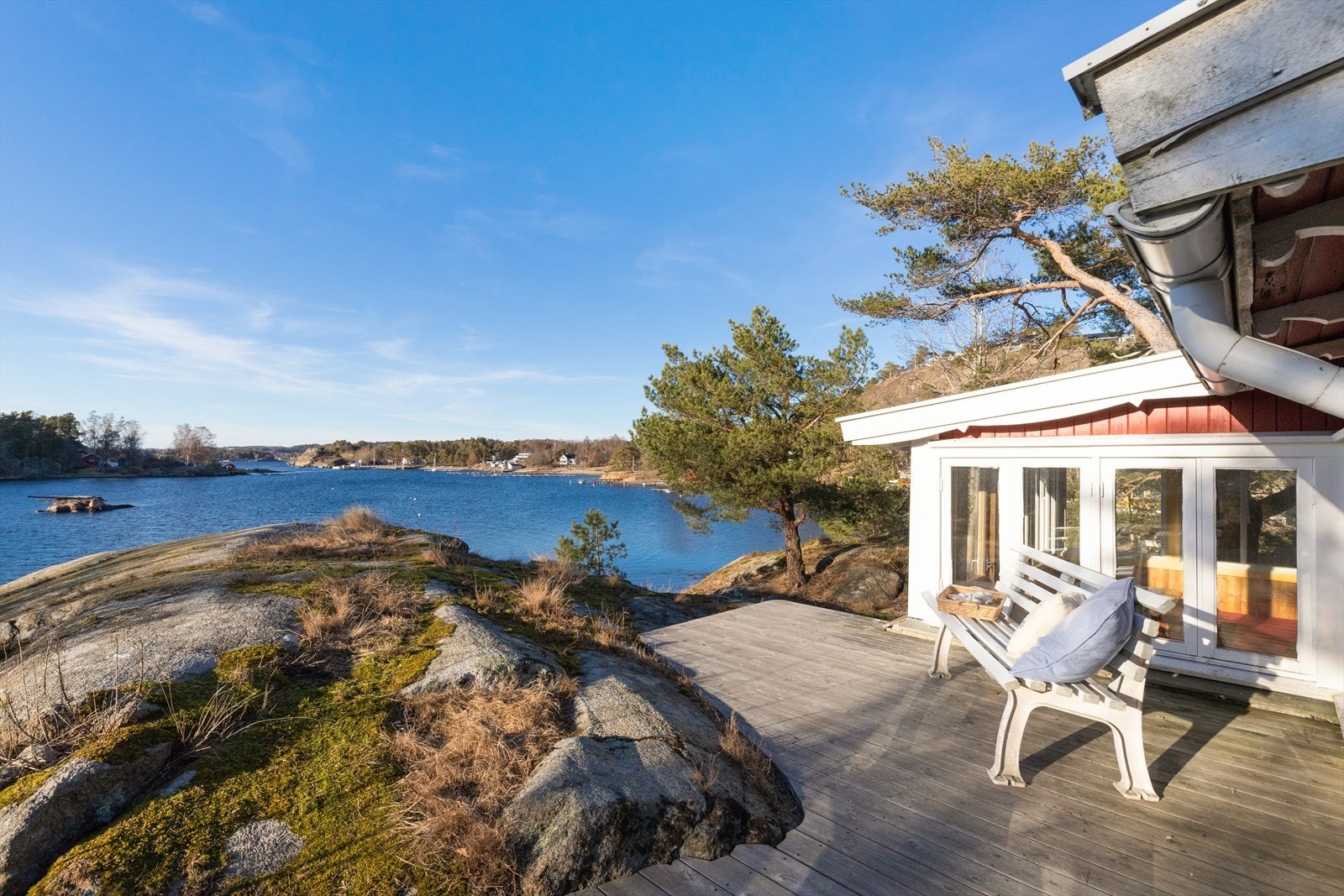 Med slike fasiliteter blir det god plass for sittegrupper, solsenger, grilling og sosiale sammenkomster. Galleribilde