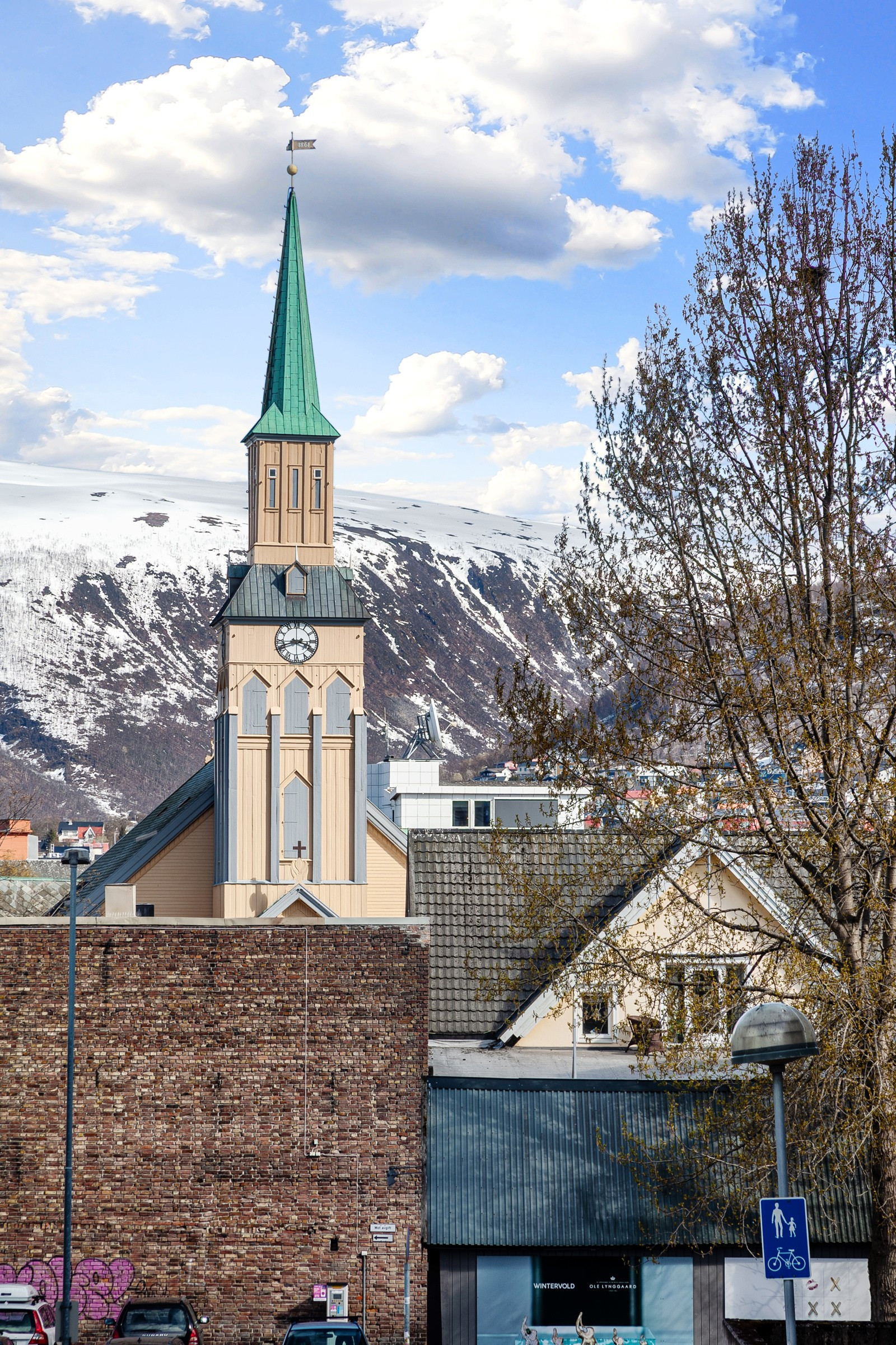 Boligen ligger i sentrum og du finner derfor flere fine attraksjoner kun et steinkast unna