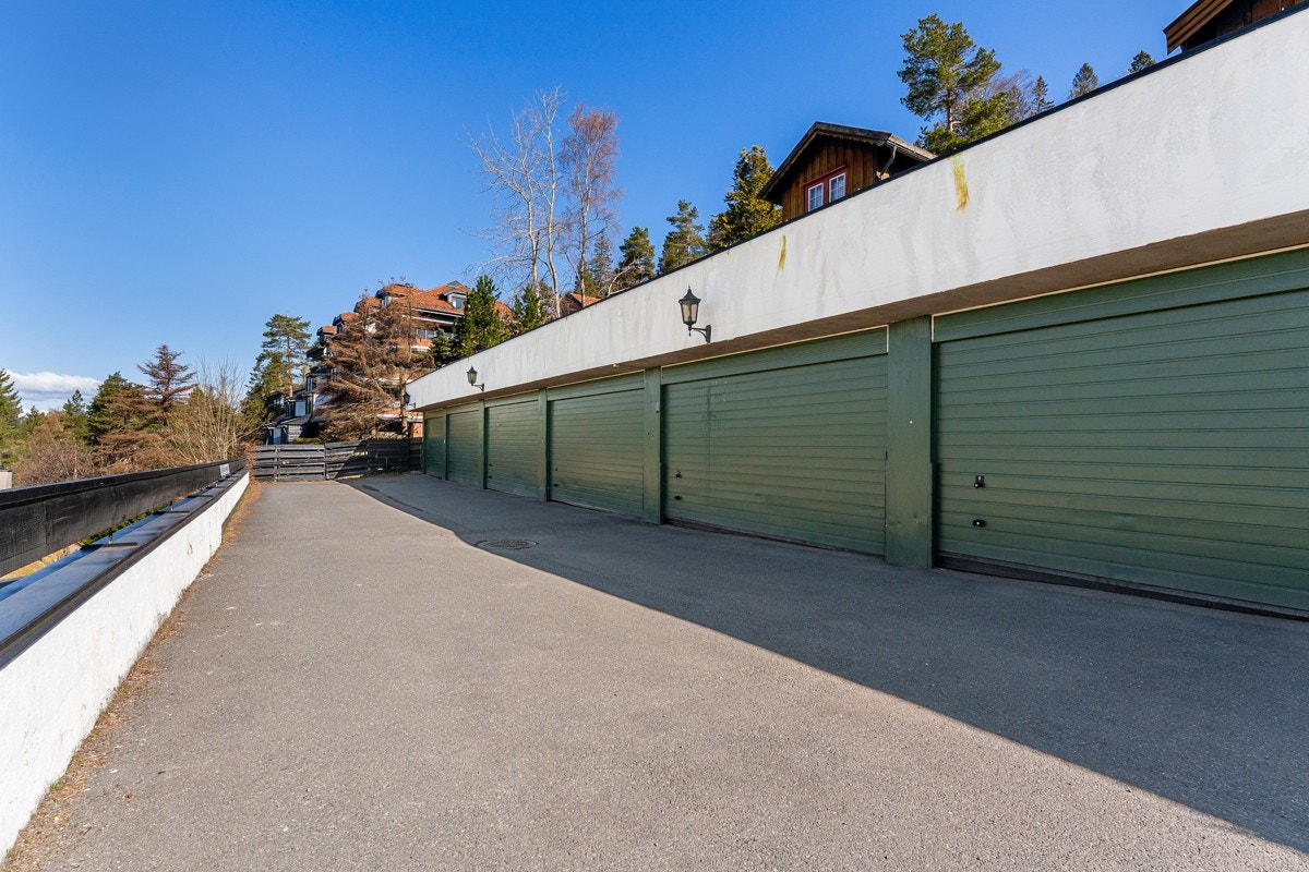 Garasjeanlegg til sameie - det disponeres en garasjeplass Galleribilde