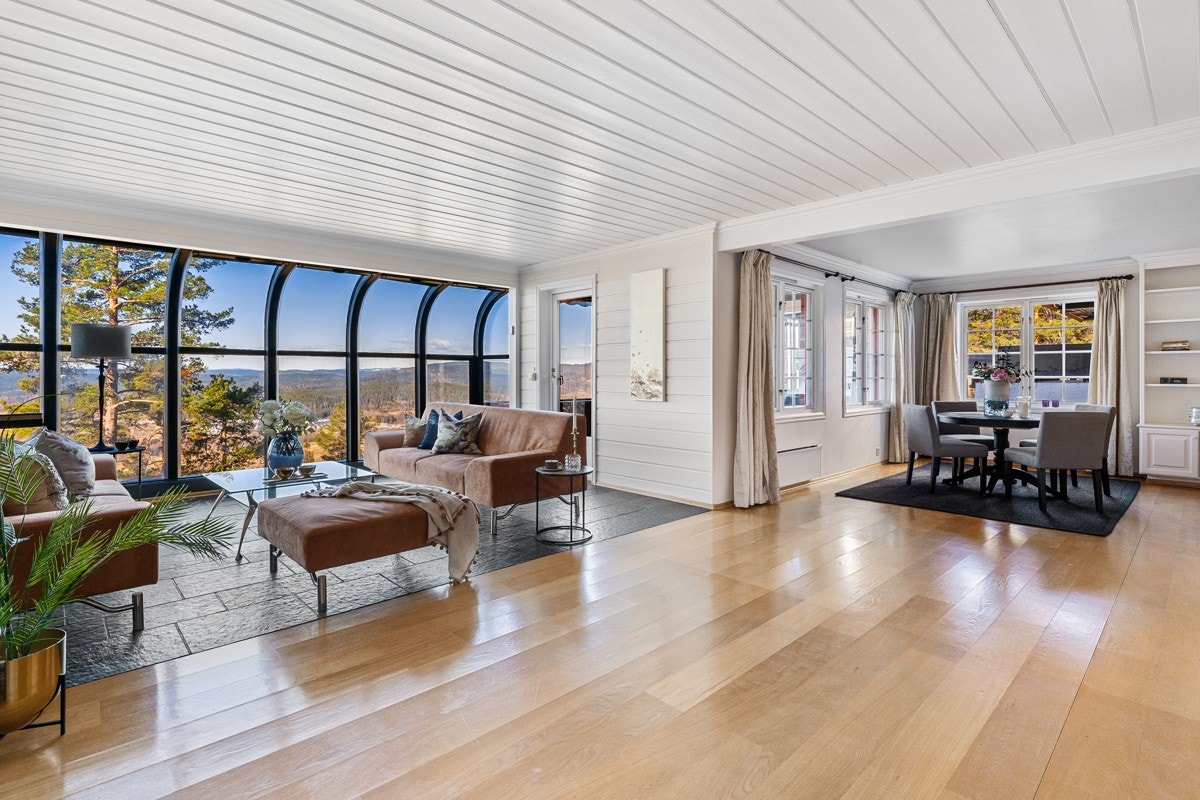 Stuen har direkte utgang til nybygget balkong Galleribilde