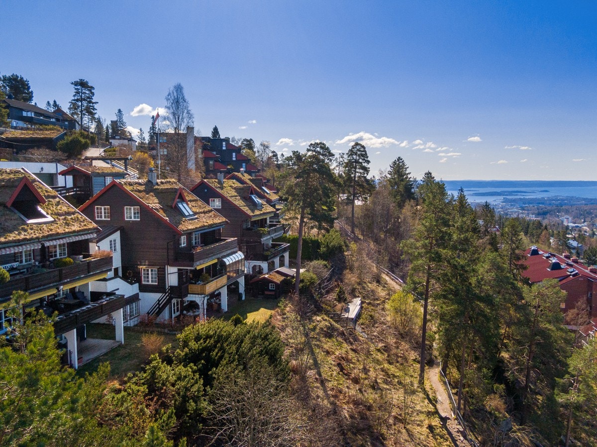 Velkommen til Jerpefaret 8D - En bolig med majestetisk utsikt over Oslo by og fjord presentert av Privatmegleren Panorama v/Partner/eiendomsmegler MNEF Kim Krabbe Galleribilde