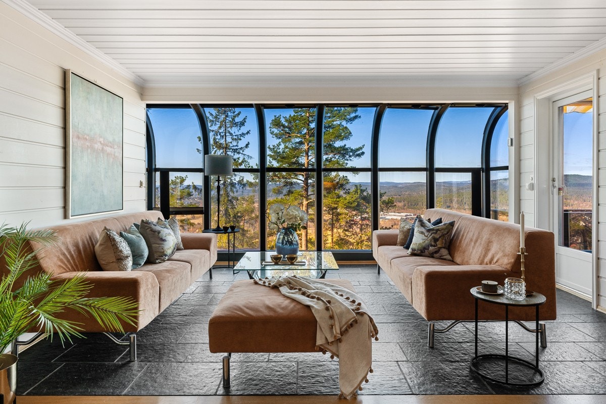 Spektakulere vinduer gir et fantastisk lys og utsikt Galleribilde