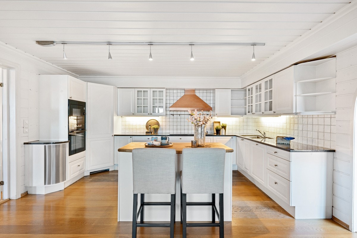 Kjøkken med integrerte hvitevarer Galleribilde