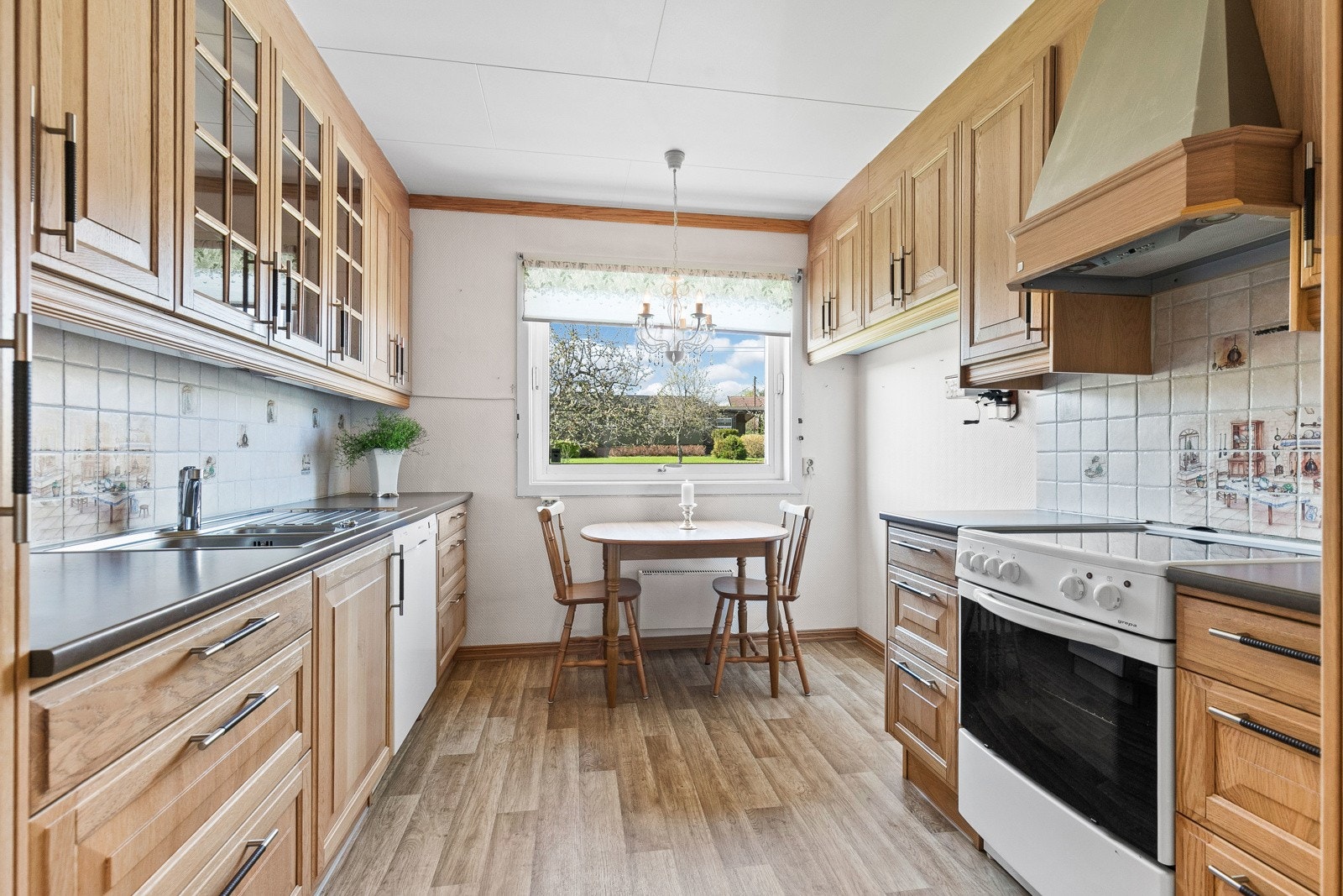 Kjøkkenet ligger i eget rom. Galleribilde