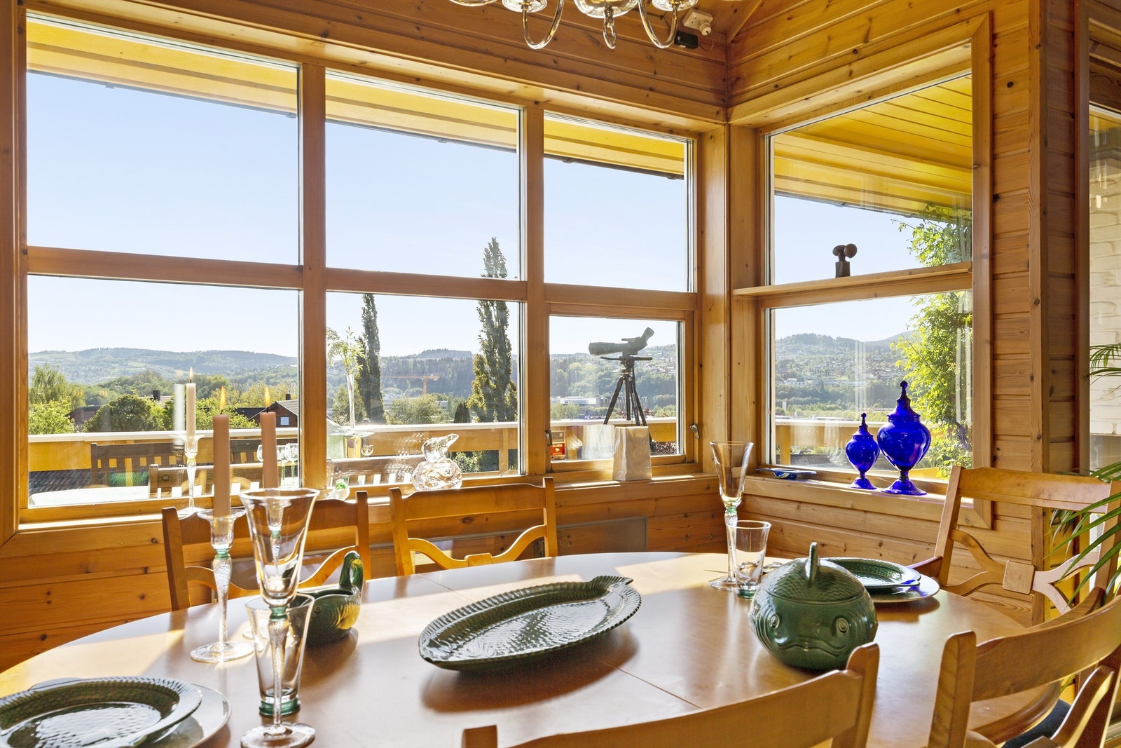 Flott utsikt fra samtlige vindusflater. Galleribilde