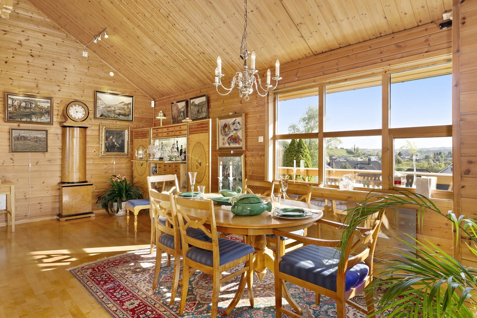 God takhøyde, masse lys og luft gir en god romfølelse. Galleribilde