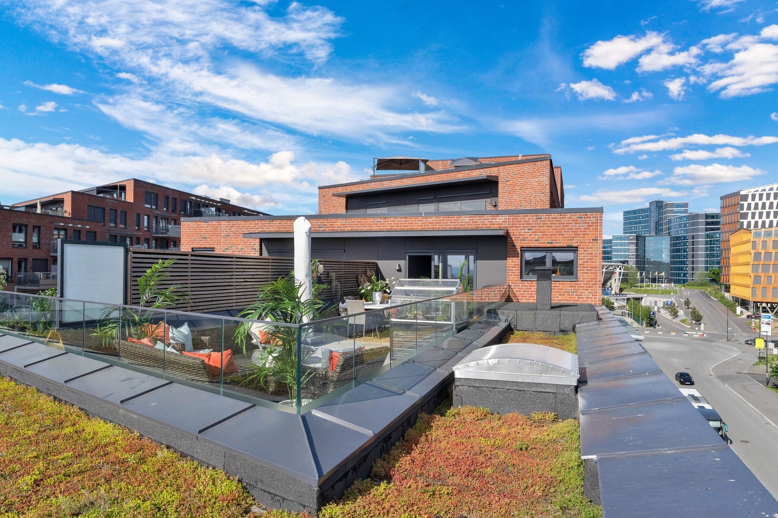 Råflott sydvendt takterrasse av fin størrelse på hele 53 kvm! Galleribilde