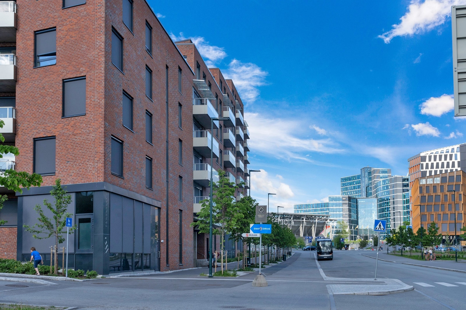 Fasaden og "innkjørsel" sett fra Grenseveien Galleribilde