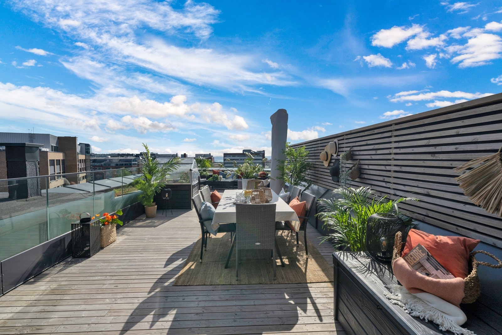 Et herlig uterom hvor en kan nyte fine dager vel som flotte kvelder Galleribilde