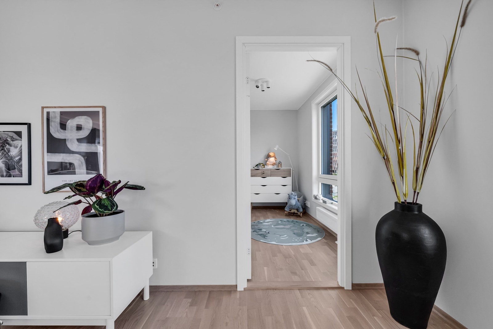 Fra stuen er det tilgang til boligens barnerom Galleribilde