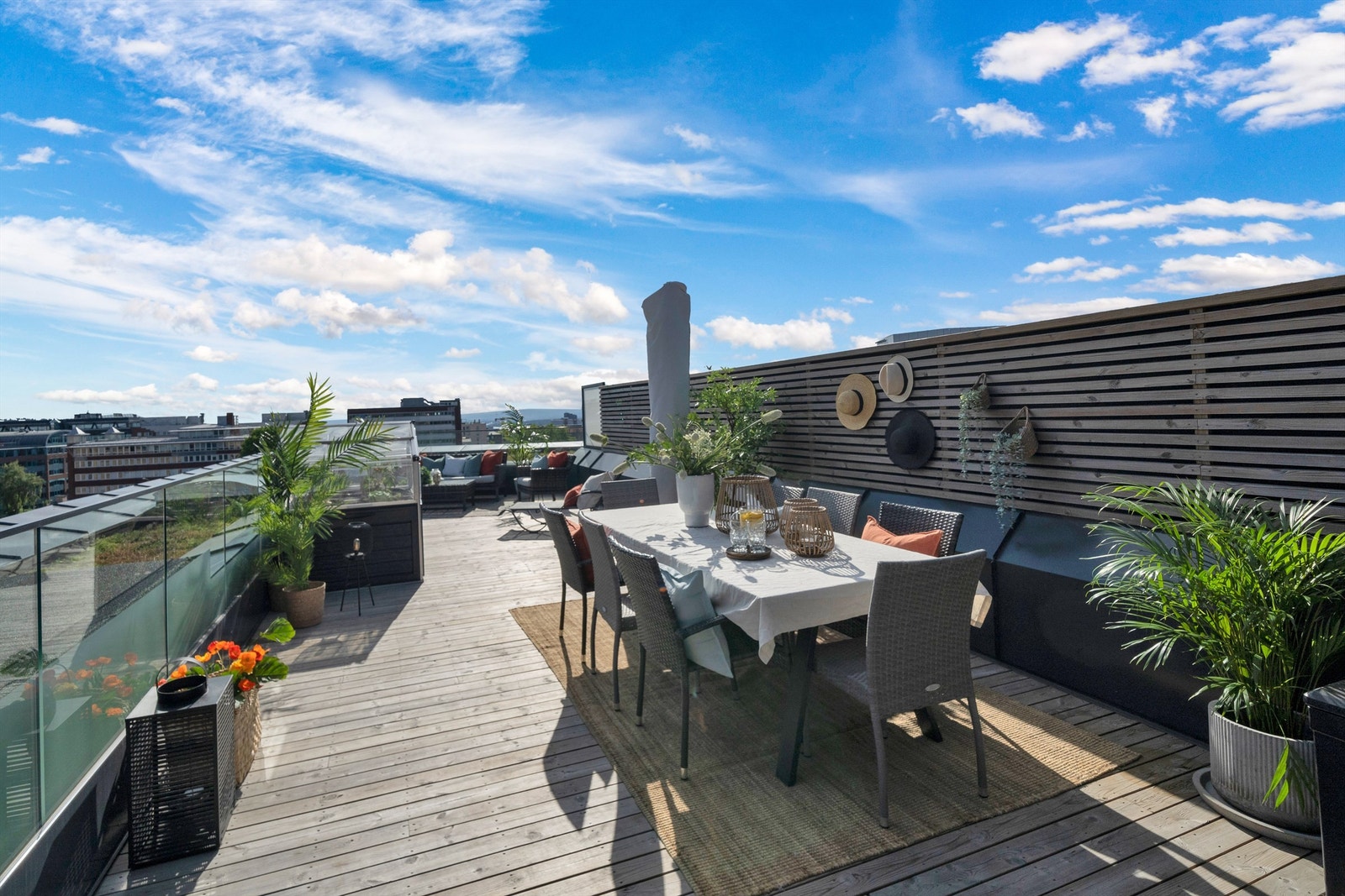 På årets varme dager fungerer terrassen naturligvis godt som en forlengelse av stuen Galleribilde