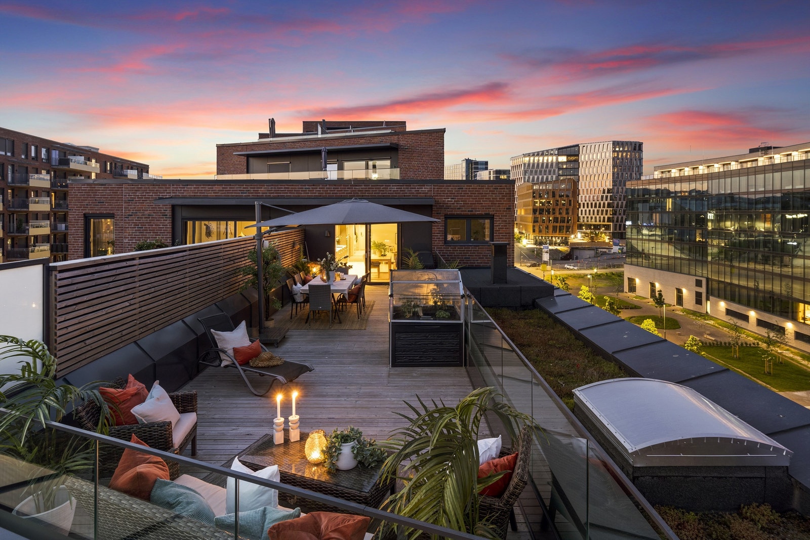 Gode solforhold med sol hele dagen samt førsteklasses billetter til Oslos mange nydelige solnedganger Galleribilde