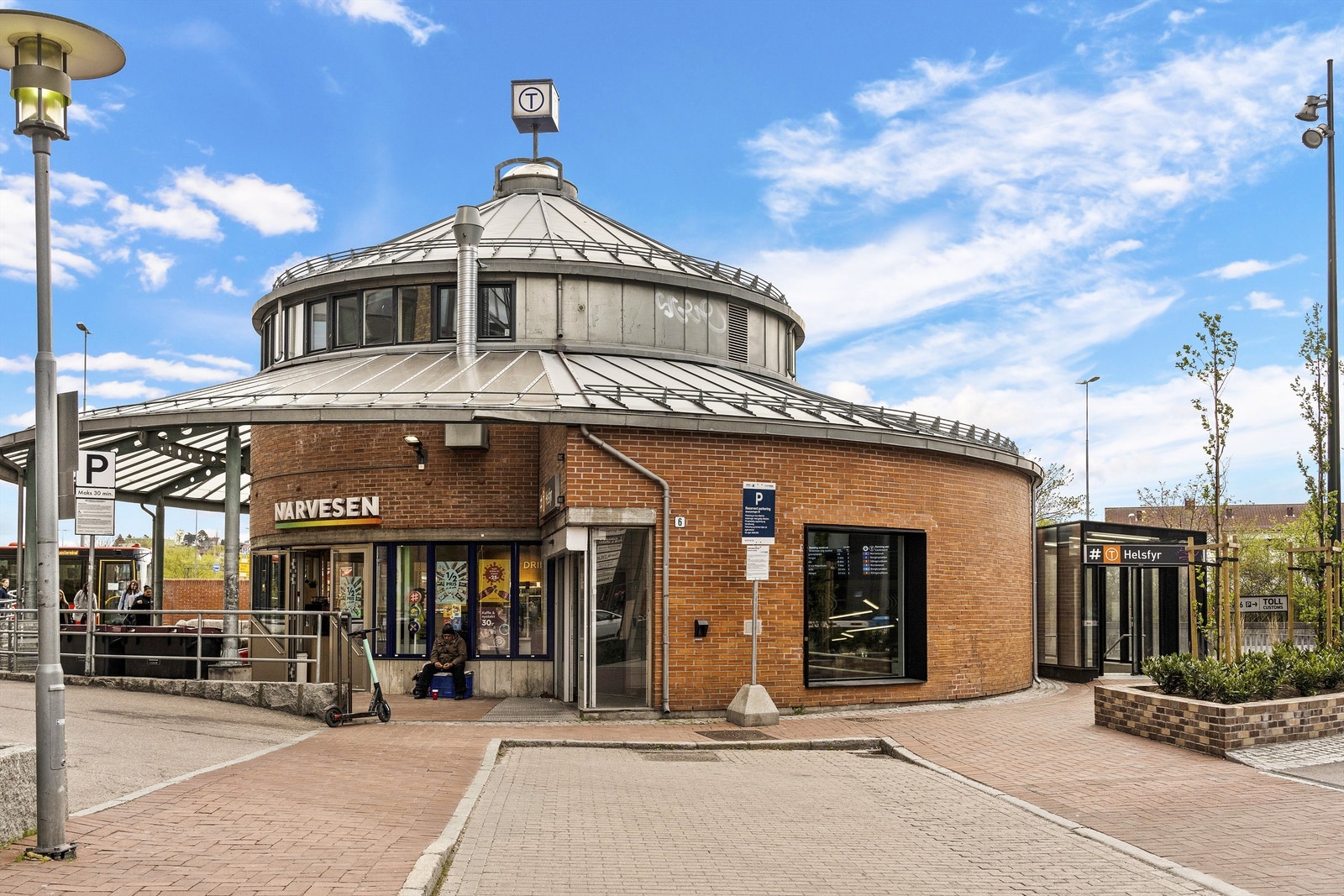 Kun få minutter unna er knutepunktet Helsfyr Galleribilde