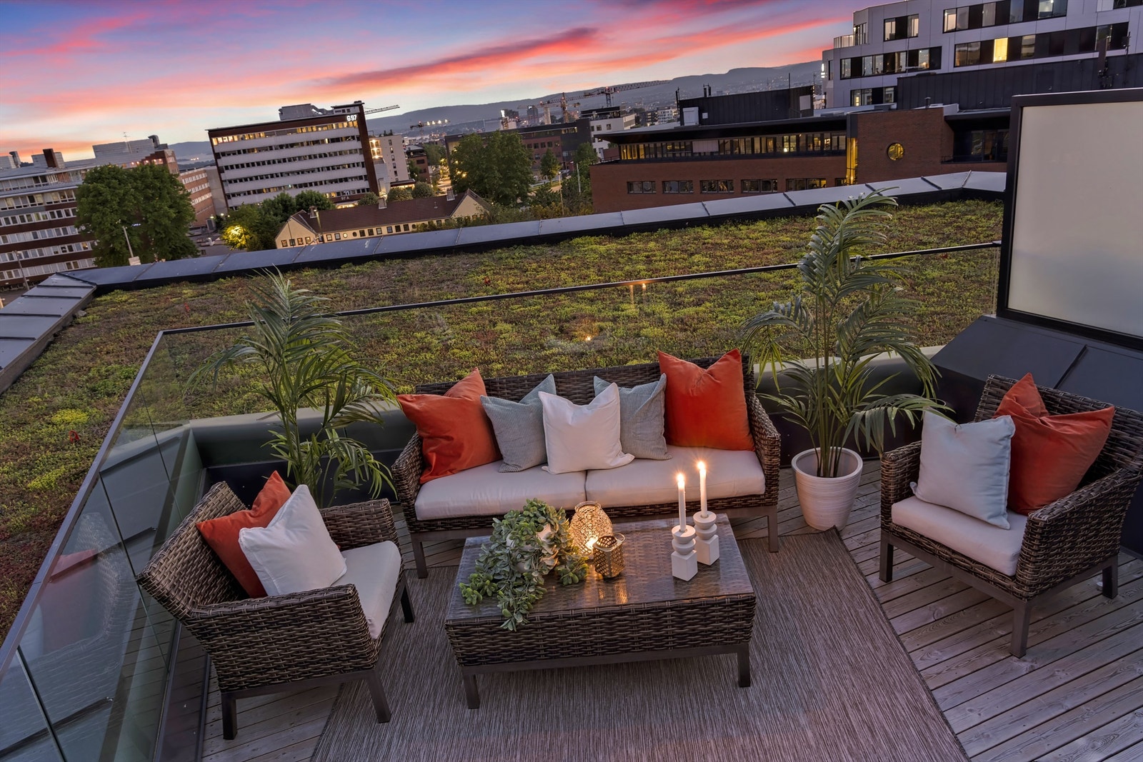 I følge selger er solen på hele eller deler av terrassen fra morgen til kveld Galleribilde